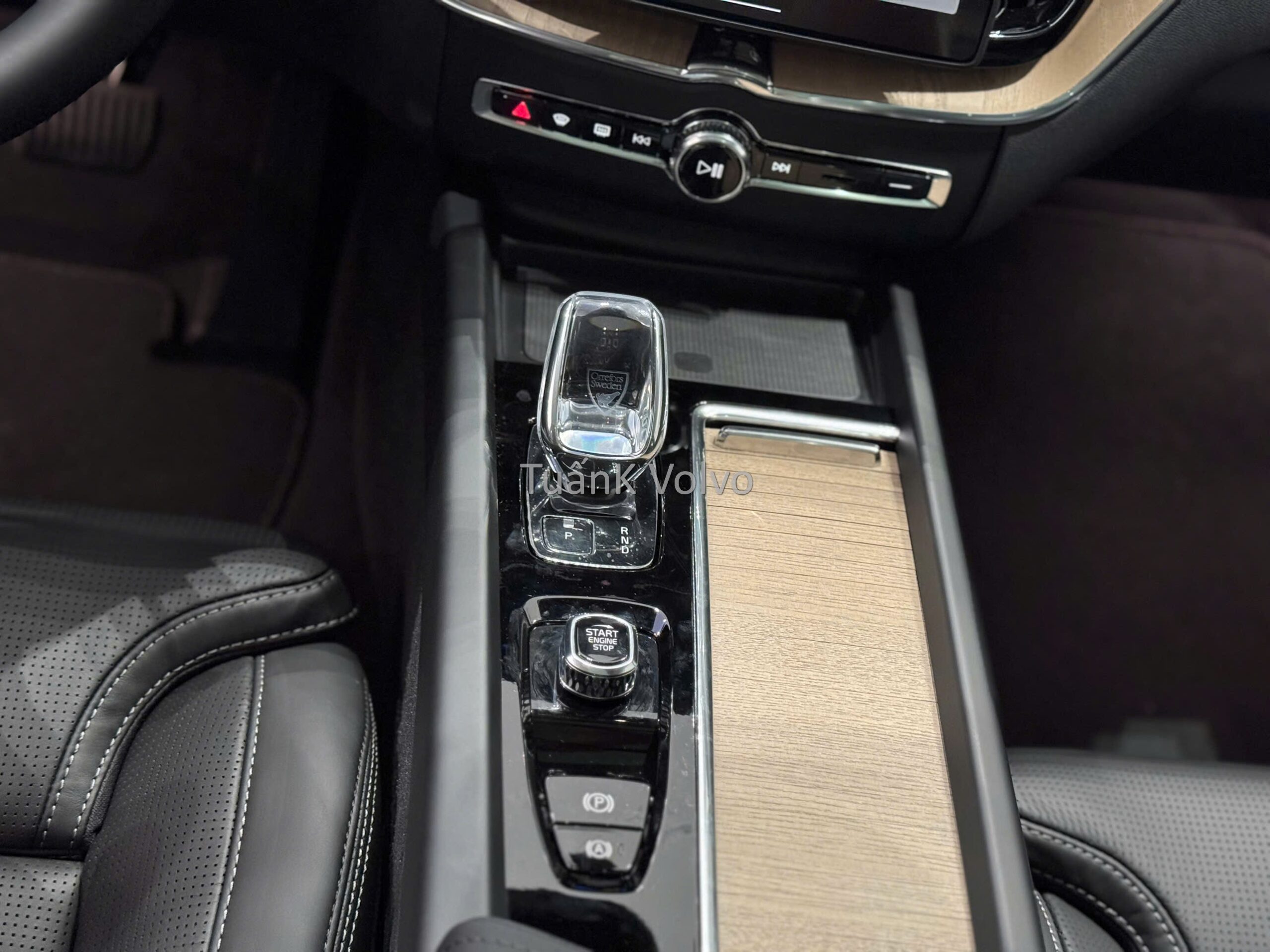 Giá xe Volvo XC60 B5 2026