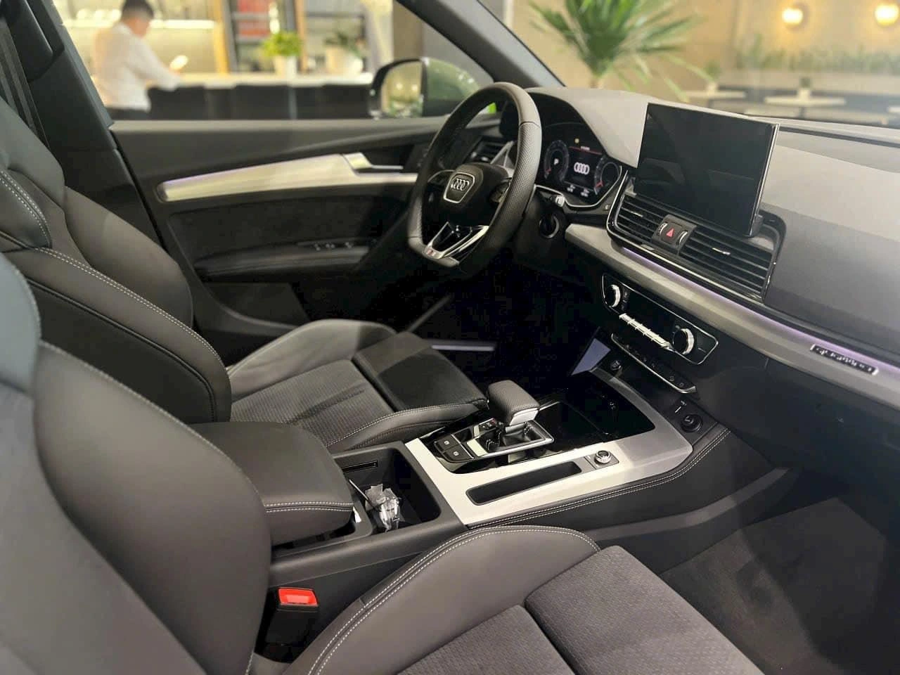 So sánh Volvo XC60 với Audi Q5 về nội thất & tiện nghi