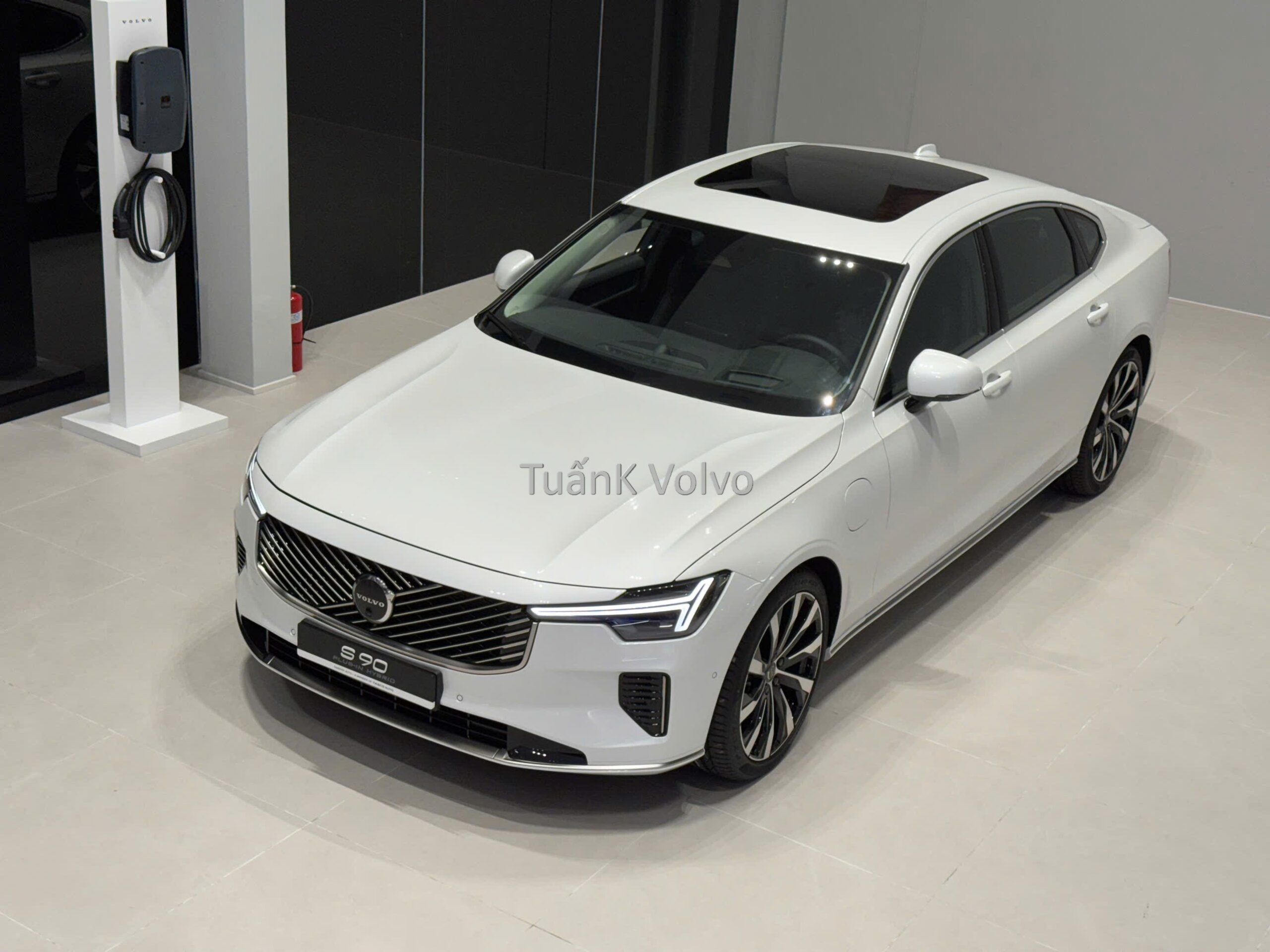 Vì sao Volvo Hybrid tiết kiệm xăng hơn xe xăng truyền thống?