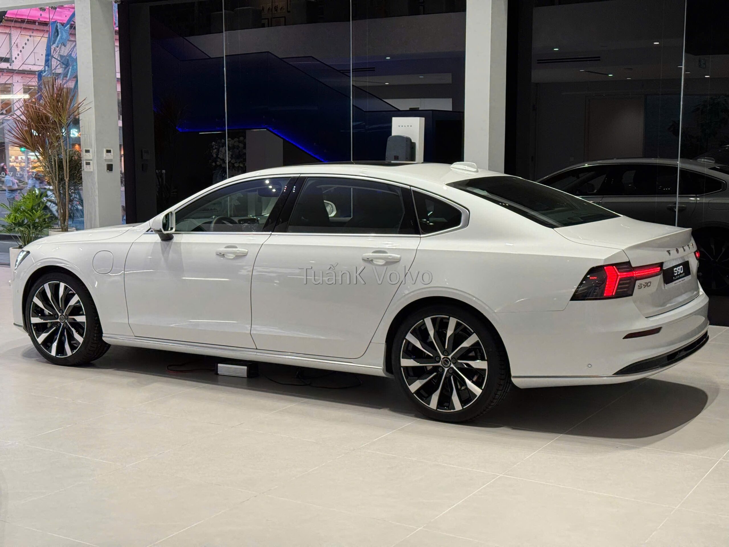 Volvo S90 