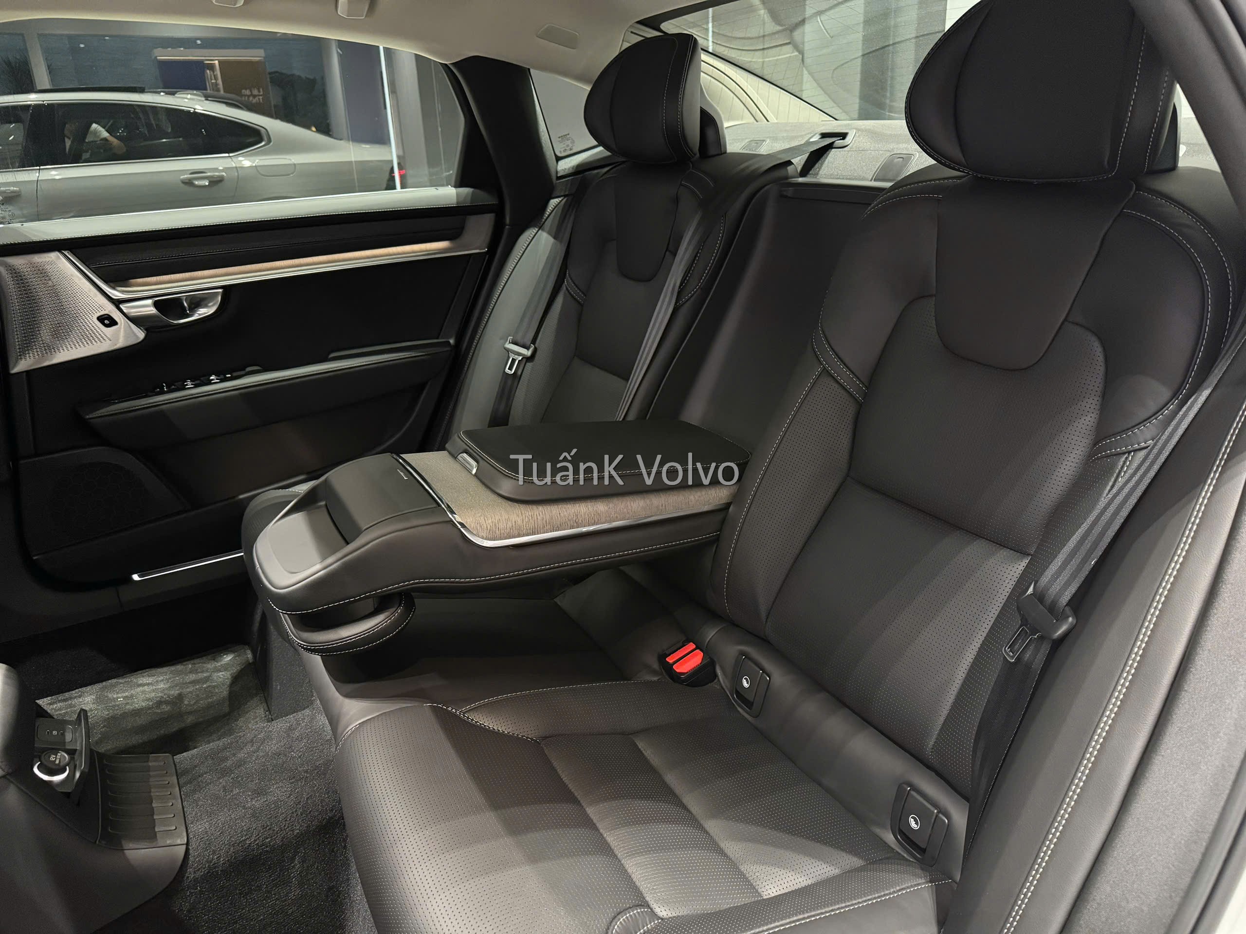 Khoang sau Volvo S90 Hybrid Khoang sau Volvo S90 Hybrid