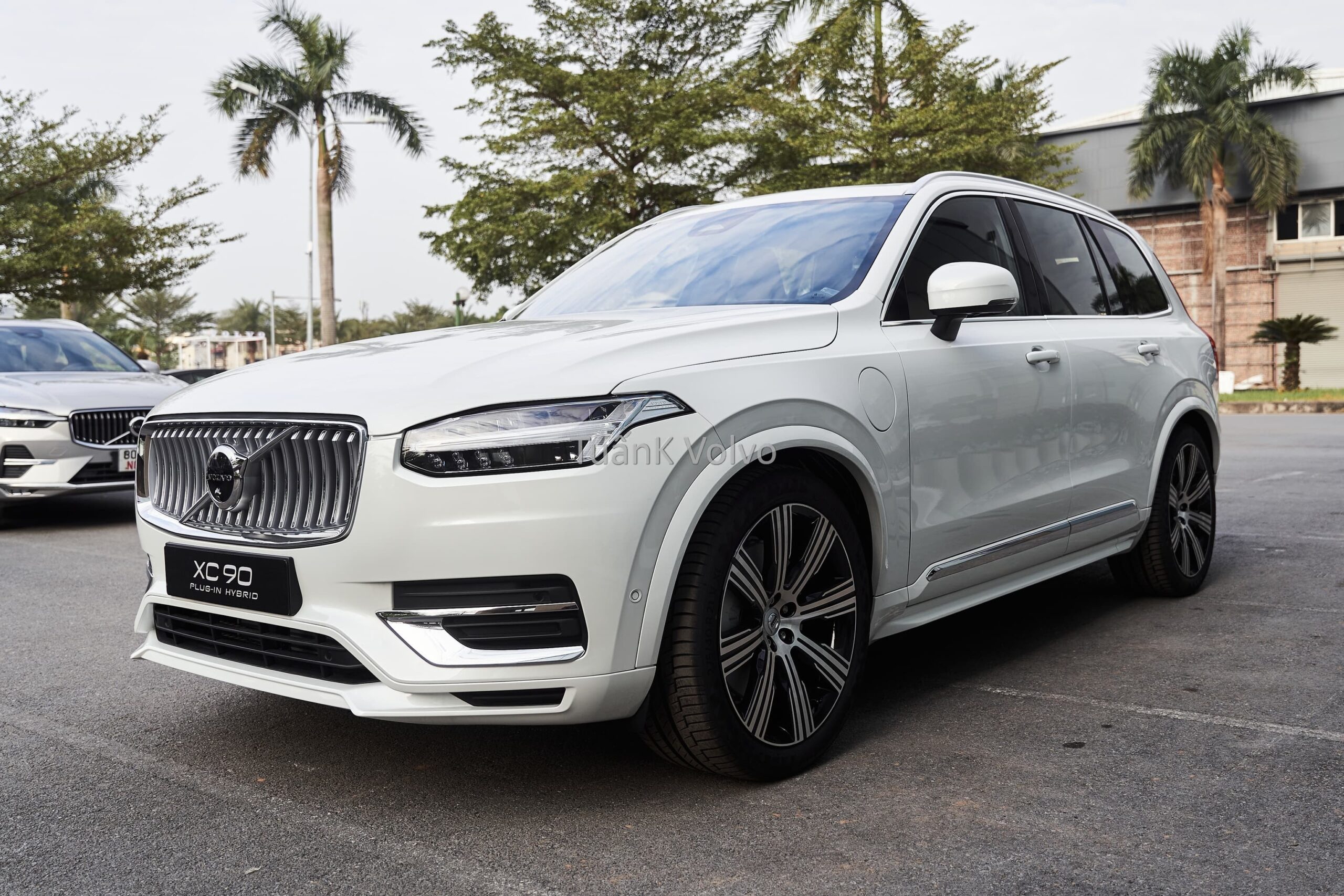 mua Volvo XC90 hybrid trả góp