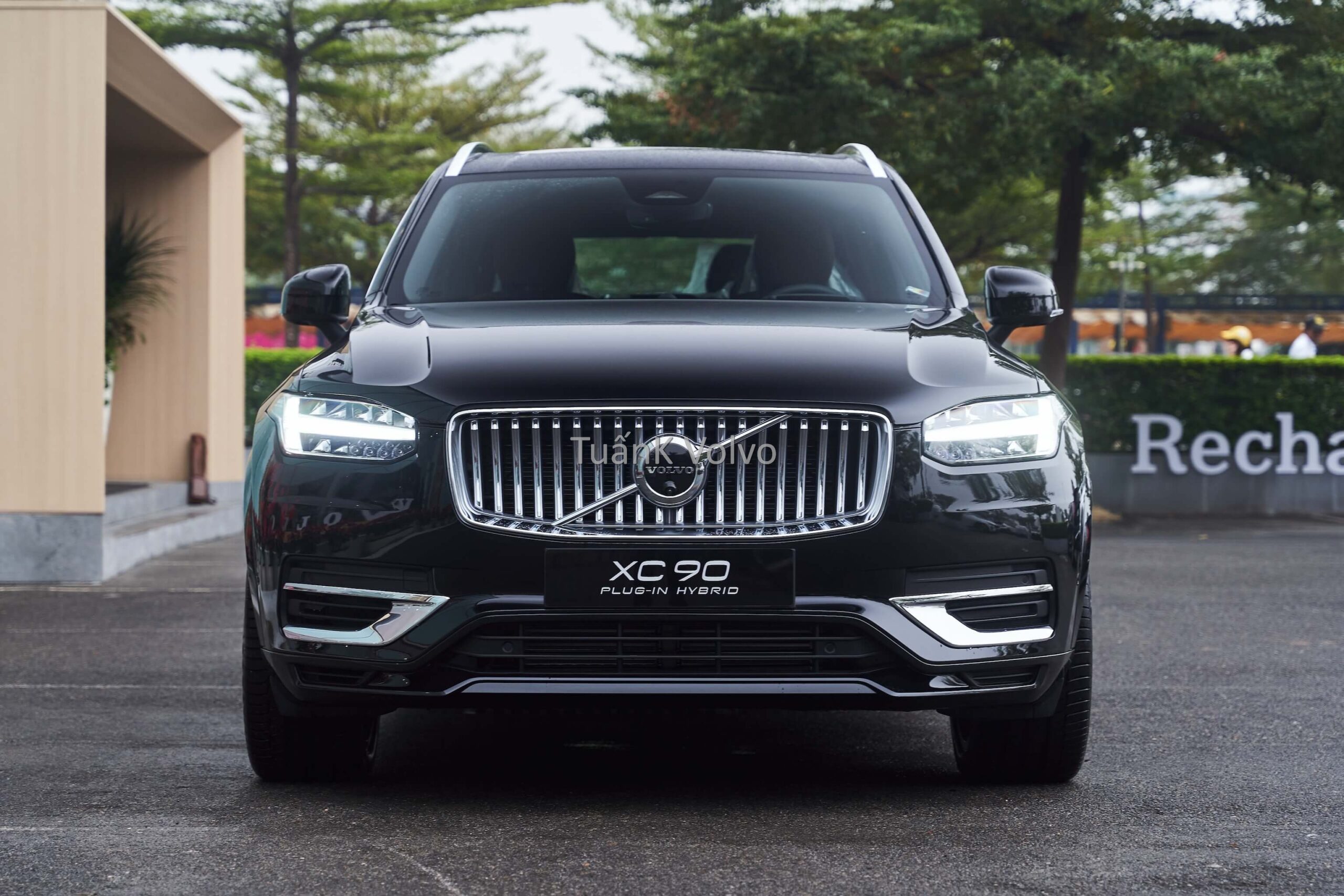 mua Volvo XC90 hybrid trả góp